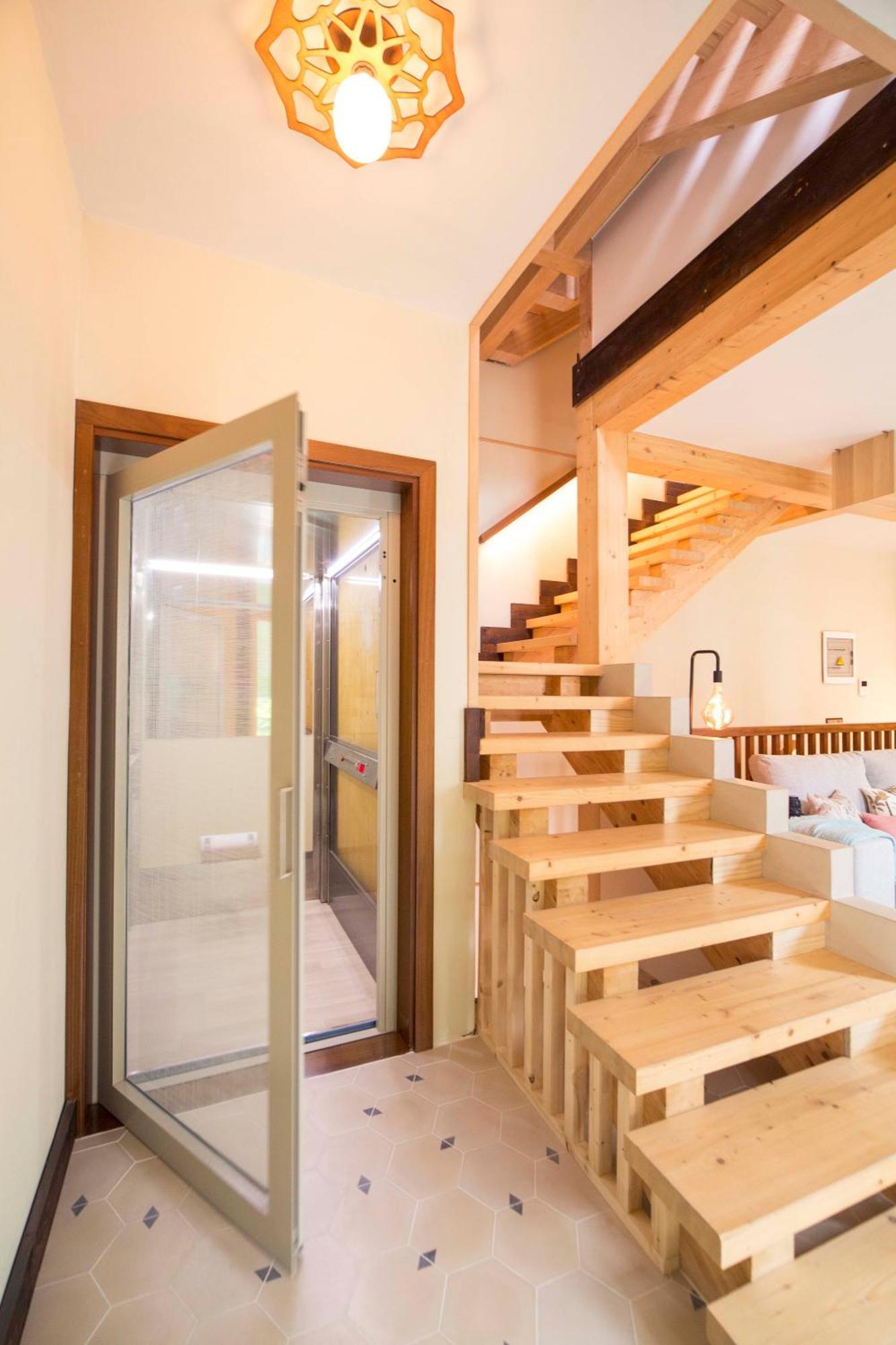 The Wooden House Vv *